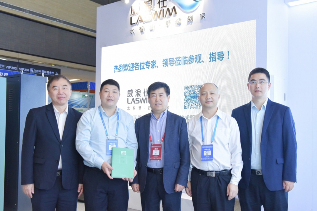 專家、領(lǐng)導蒞臨參觀，指導合影