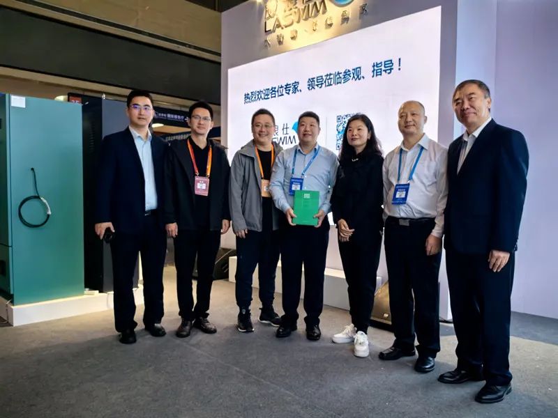 專家、領(lǐng)導蒞臨參觀，指導合影